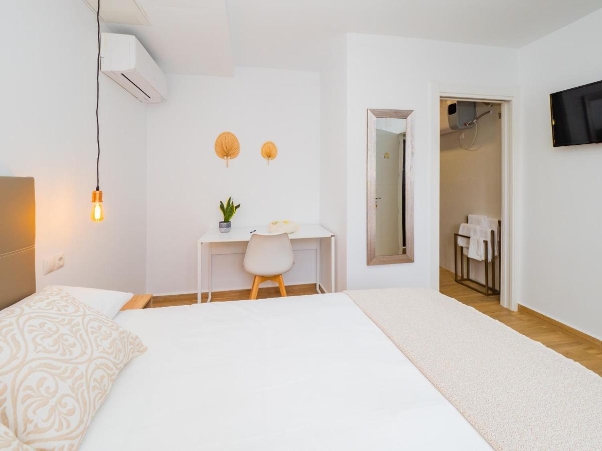 Cubo'S Hostal William'S Sunny 1 With Breakfast Torre de Benagalbon Buitenkant foto
